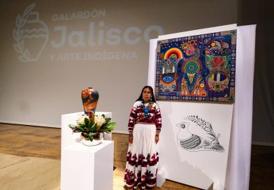 MUJER WIXÁRIKA RECIBE GALARDÓN JALISCO, PRIMERA MUJER EN RECIBIRLO